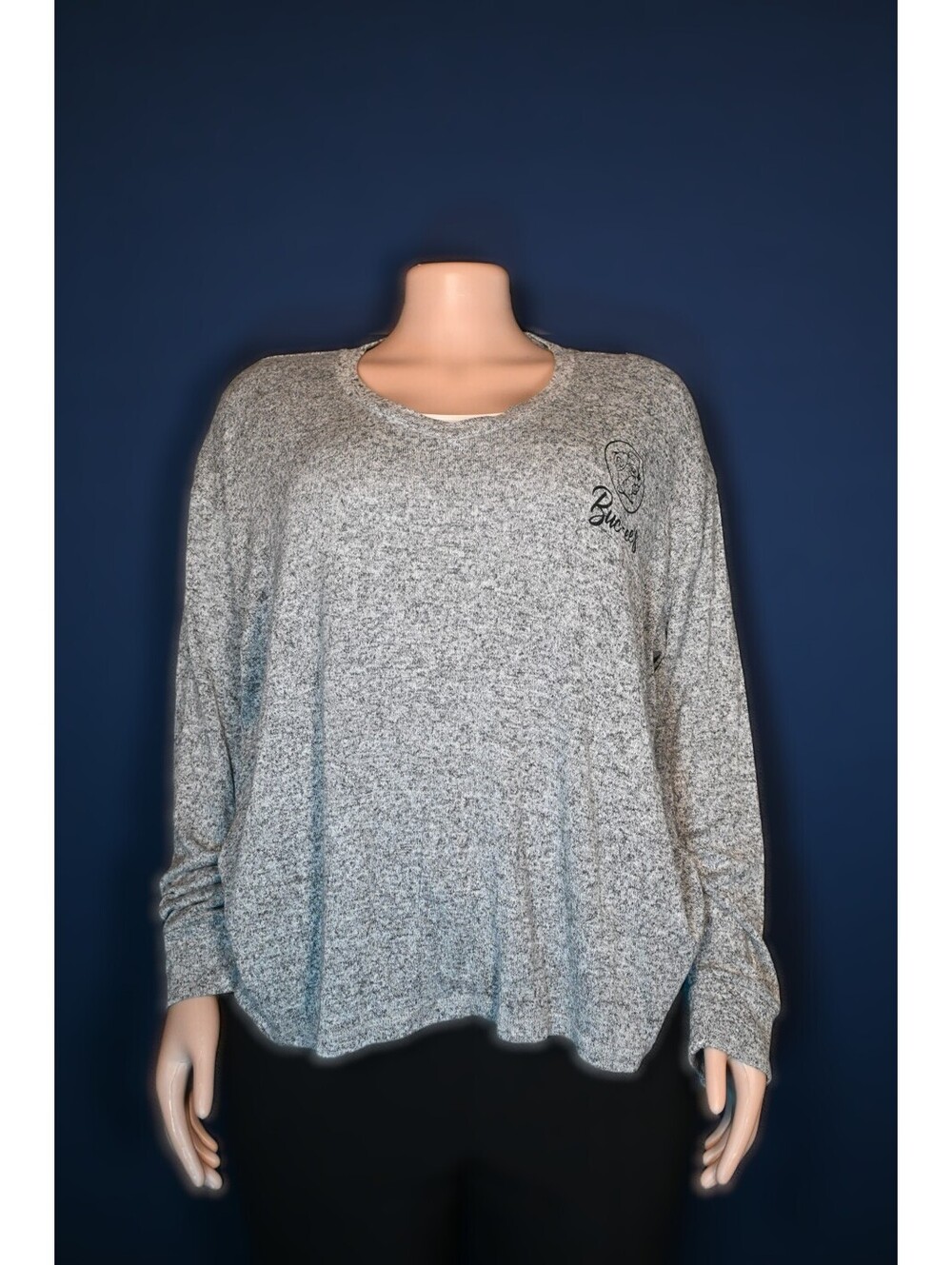 Buc-ee's Women's Medium Gray Heather Soft Pullover Long Sleeve Sweat Shirt READ.